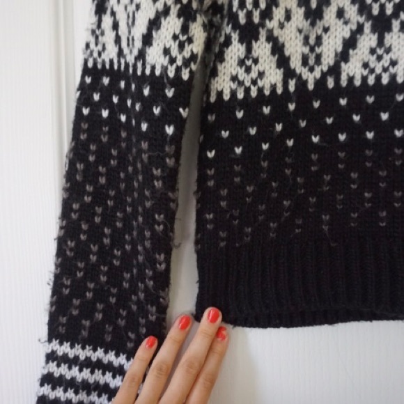 BLACK AND WHITE HOLIDAY THEMED SWEATER - Picture 5 of 7